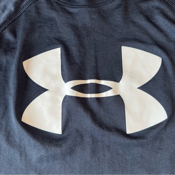 Under Armour Size Youth Small Loose Heat Gear Black White Logo Shirt Top Tee - Picture 2 of 3